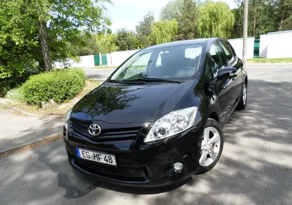 mazowieckie Toyota Auris cena 25700 przebieg: 132000, rok produkcji 2011 z Radom